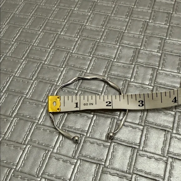 Silver twisted open cuff bracelet minimalist adjustable - Picture 6 of 6